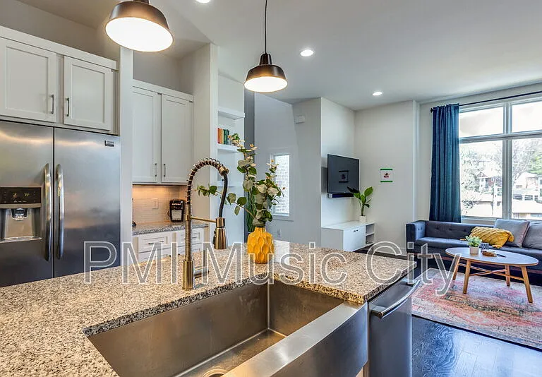 1027 Wedgewood Ave — Photo 6