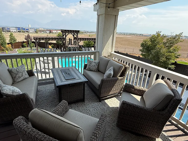 592 N Hills Ct — Photo 9