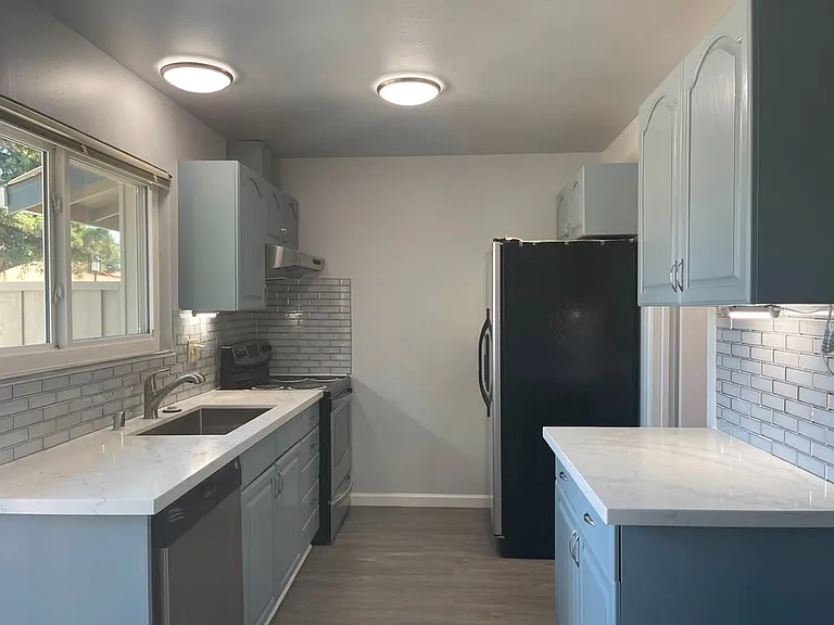 3539 Dalton Cmn — Photo 2