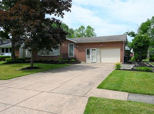 116 Segsbury Rd, Williamsville, NY 14221