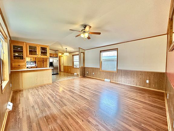 3rd image of 77 Falling Creek Cir