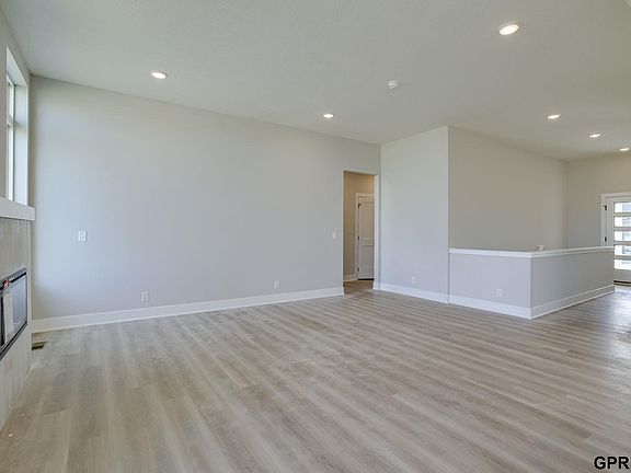 4th image of 21144 Jessie Ave