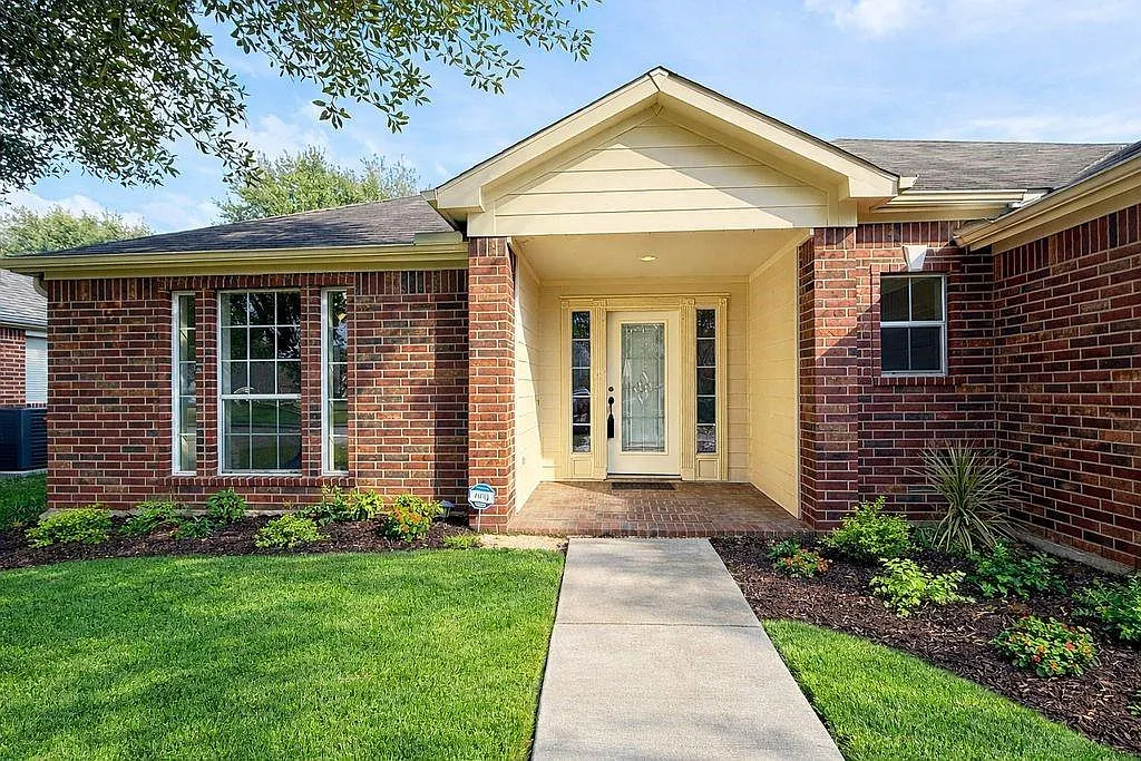 3 bed, 2.0 bath, 1815 sqft, $1,900 — Photo 2