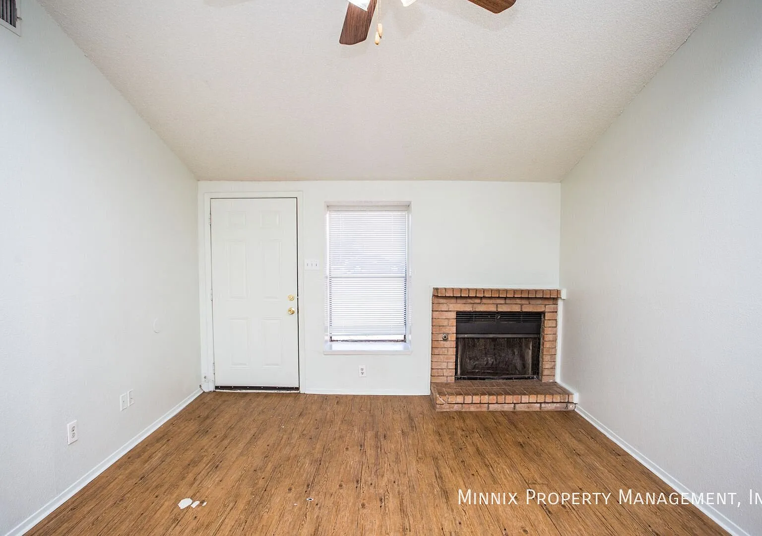 2 bedroom | 130 N. Troy #A — Photo 3