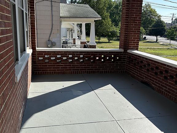 2nd image of 1731 Valley Ave