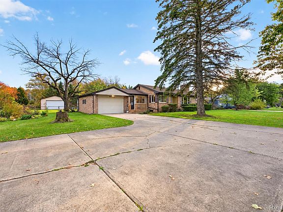 4th image of 10475 Miller Rd