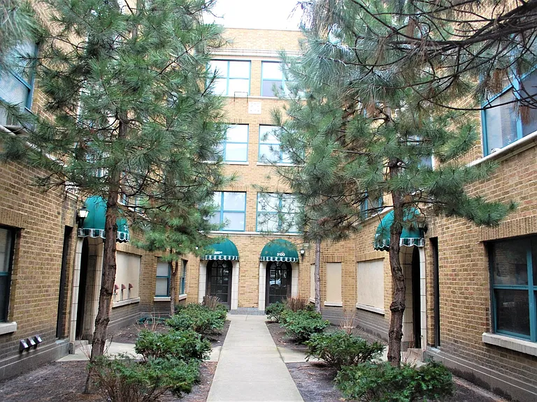 31505 W Wilson Ave #2E — Photo 1