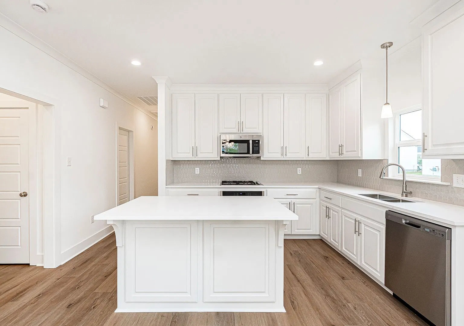 4 Bedroom Home New Construction In Central. — Photo 1
