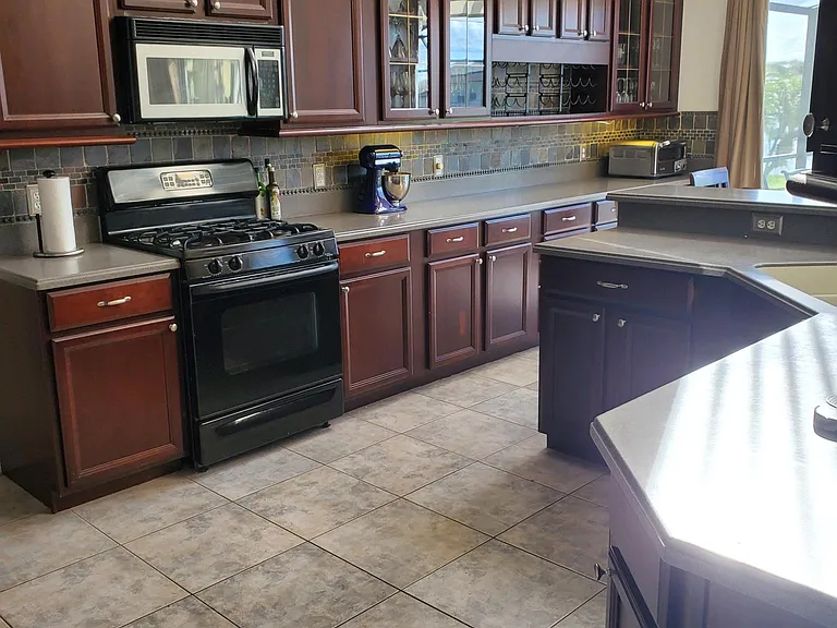 Gas range is a pleasure to cook with.
