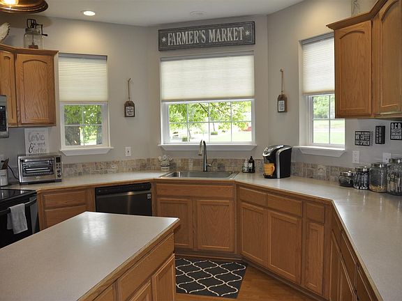 5th image of 709 W Rednour St