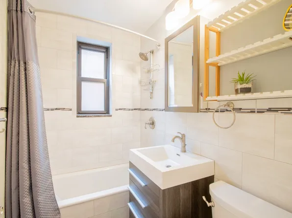 7423 Ridge Boulevard image 10 of 25