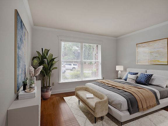 5th image of 4040 Woodlawn Dr Unit 15