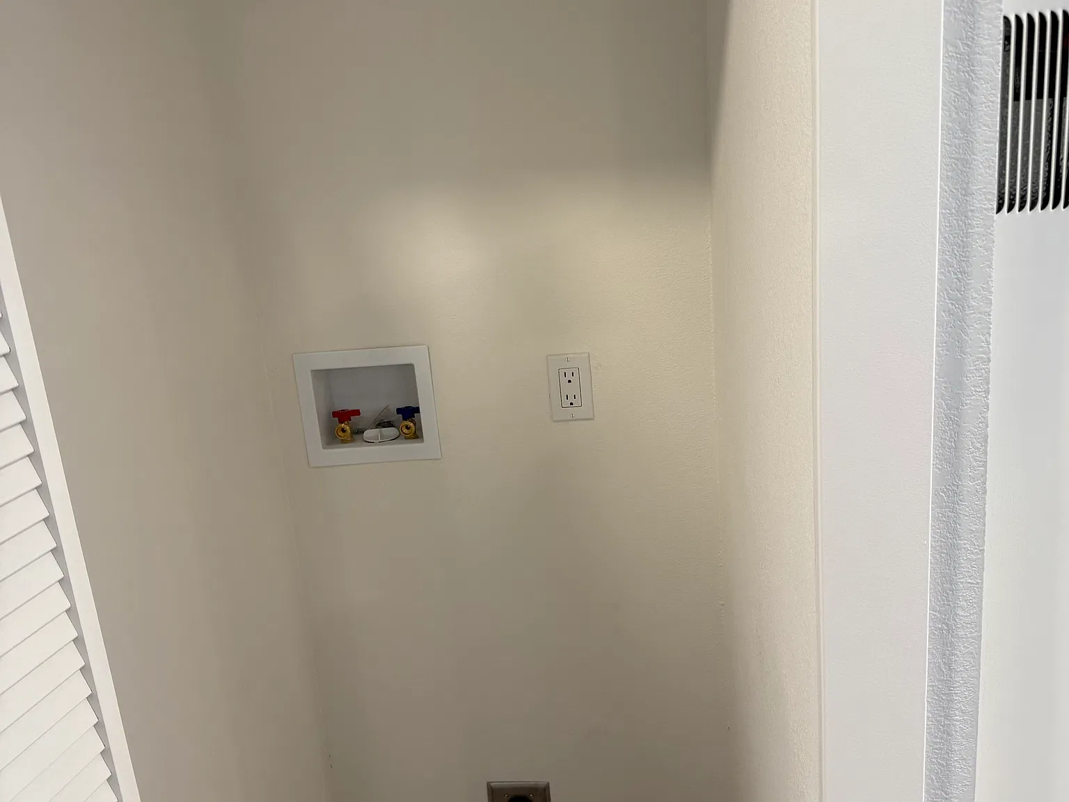 2 bed, 900 sqft, $3,495 — Photo 2
