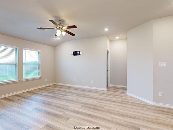 3rd image of 2148 Chief St