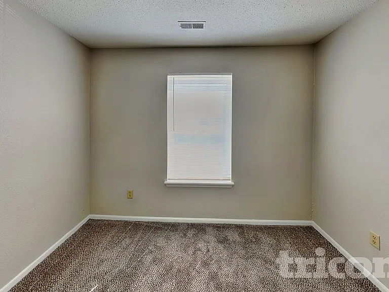 4244 Village Trace Dr — Photo 9