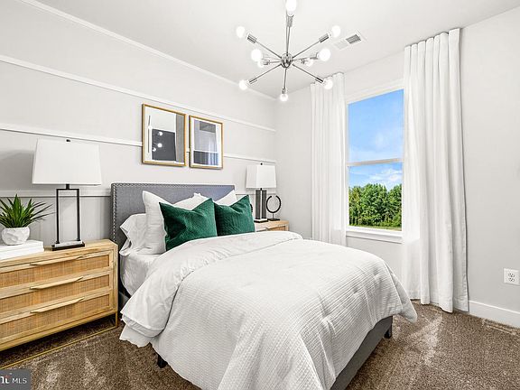 5th image of 10 Calla Lily Ct
