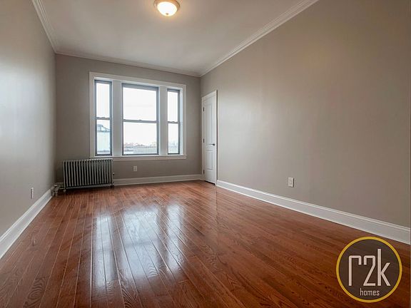 4th image of 3163 33rd St APT 16