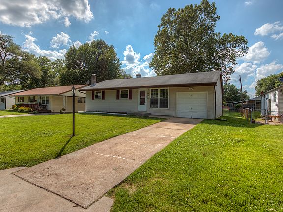 2nd image of 75 Florissant Park Dr