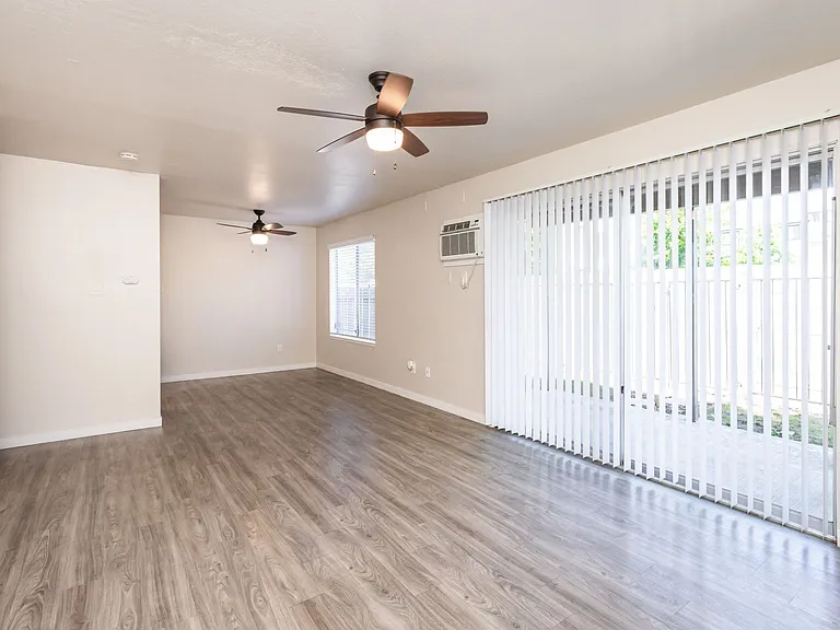 Riverbend Apartments — Photo 7