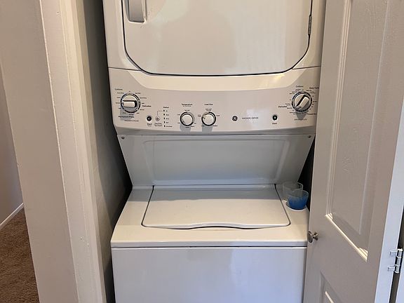 5th image of 164 Gainsborg Ave #2