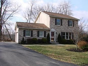 5th image of 8 Montaque Dr