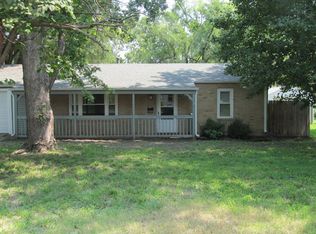 2232 SW Edgewater Ter, Topeka, KS 66614