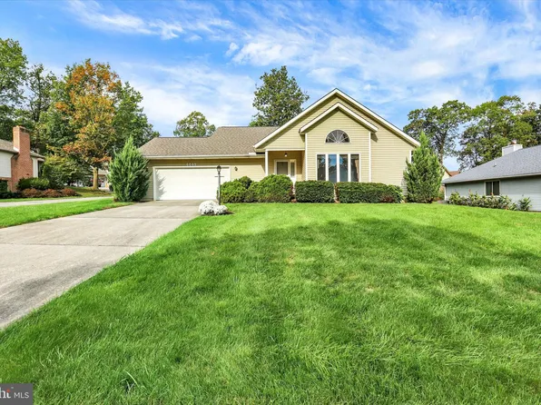 6049 Greenbriar Ter, Fayetteville, PA 17222