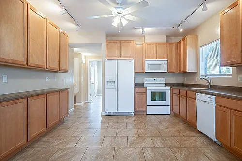 638-642 E. Lester St. ( 638, 640, 642 ) Photo 1