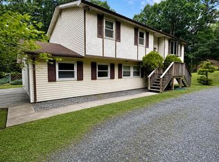 3122 Gabrielle Ln, East Stroudsburg, PA 18301
