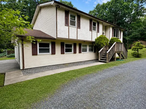 3122 Gabrielle Ln, East Stroudsburg, PA 18301