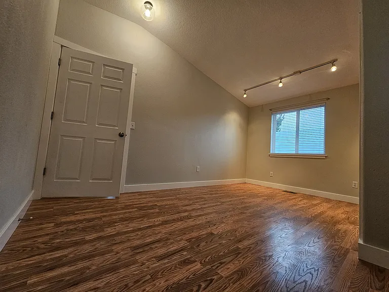 13235 SE Oatfield Rd — Photo 22