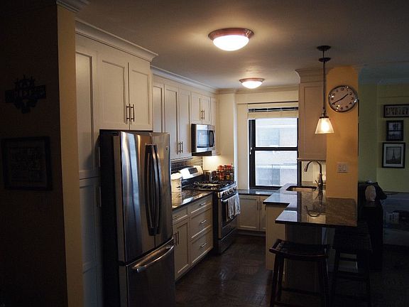 3rd image of 266 E Broadway #B1103