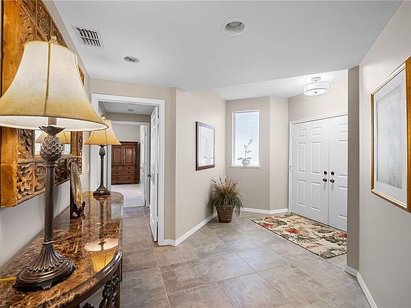 4th image of 760 Waterford DR #104