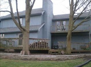 1209 Dover Rd, Bloomington, IL 61704