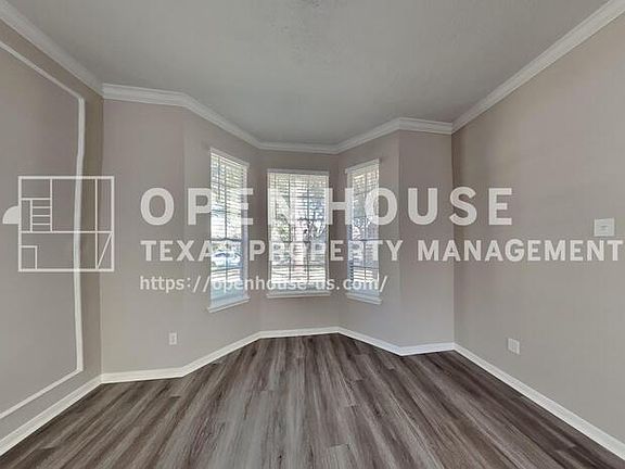 3rd image of 814 Hyacinth Pl