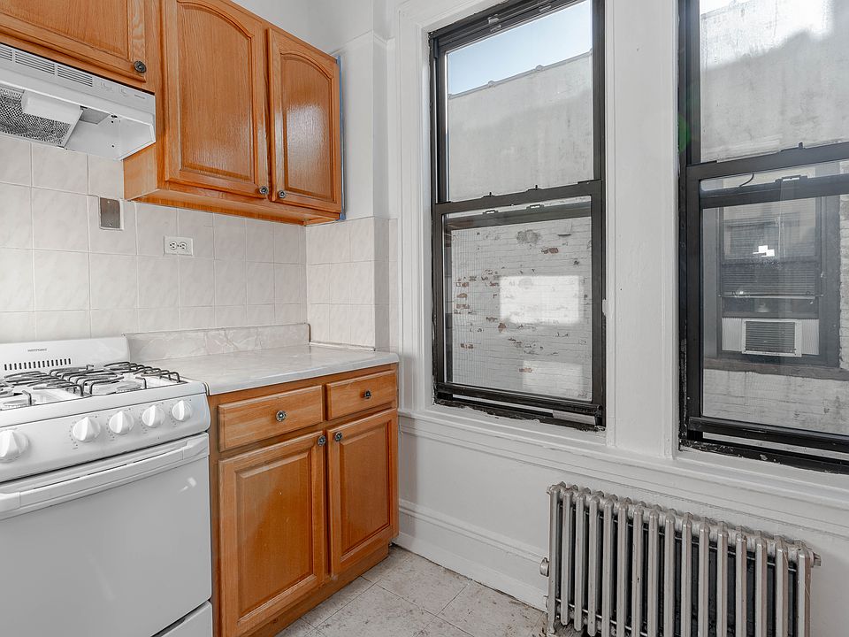 1st image of 3121 35th St APT 3R