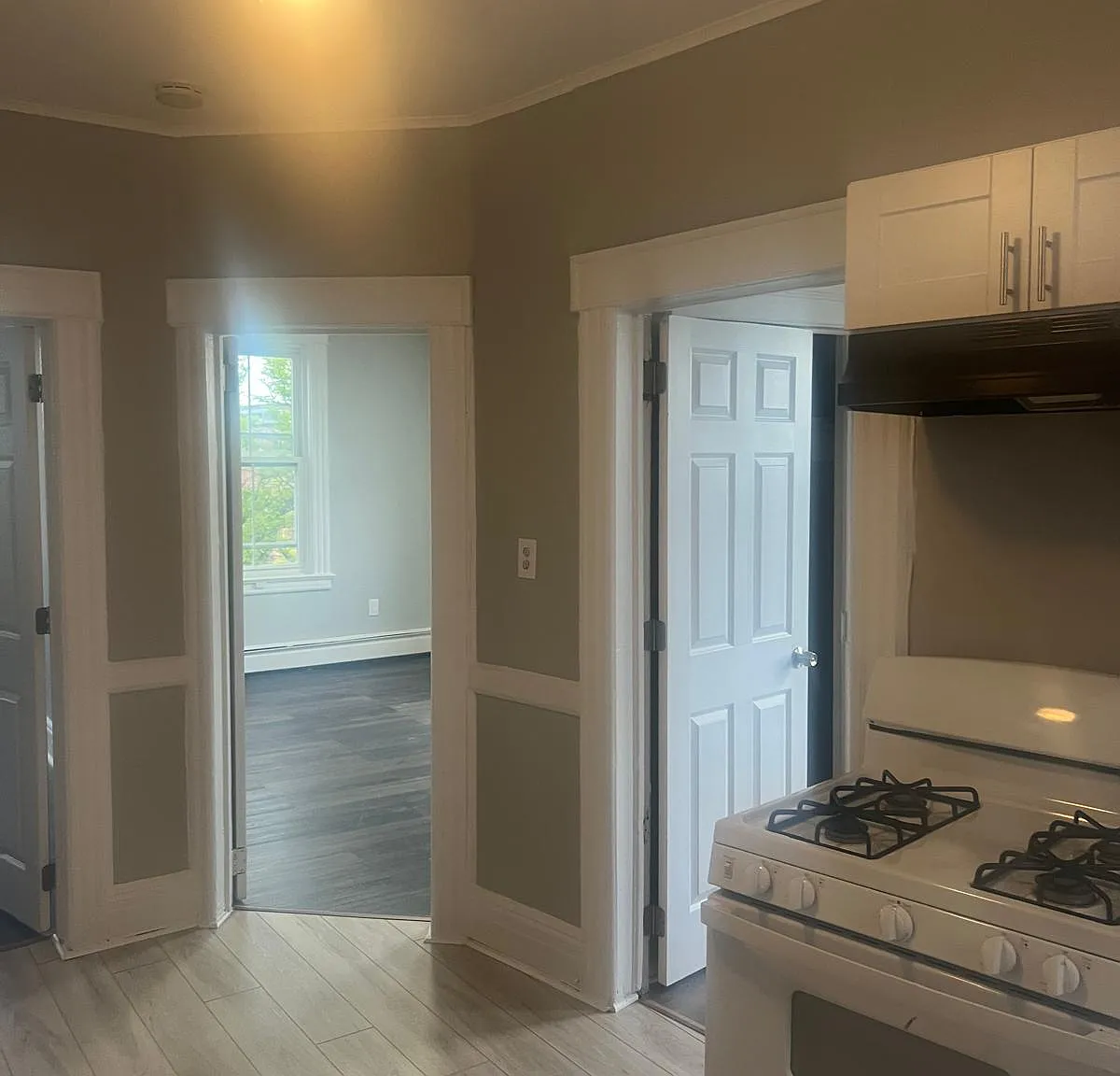 3 bed, 800 sqft, $2,100 — Photo 4