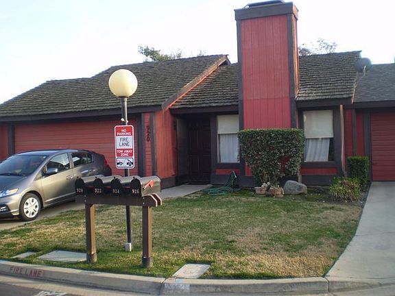 3rd image of 920 E Oakridge Ave