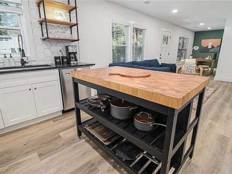 220 Birch St — Photo 4