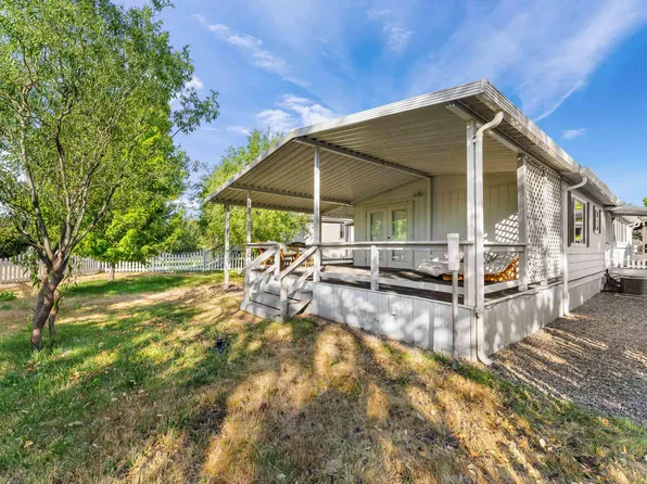 410 Currie Ln, Grants Pass, OR 97526