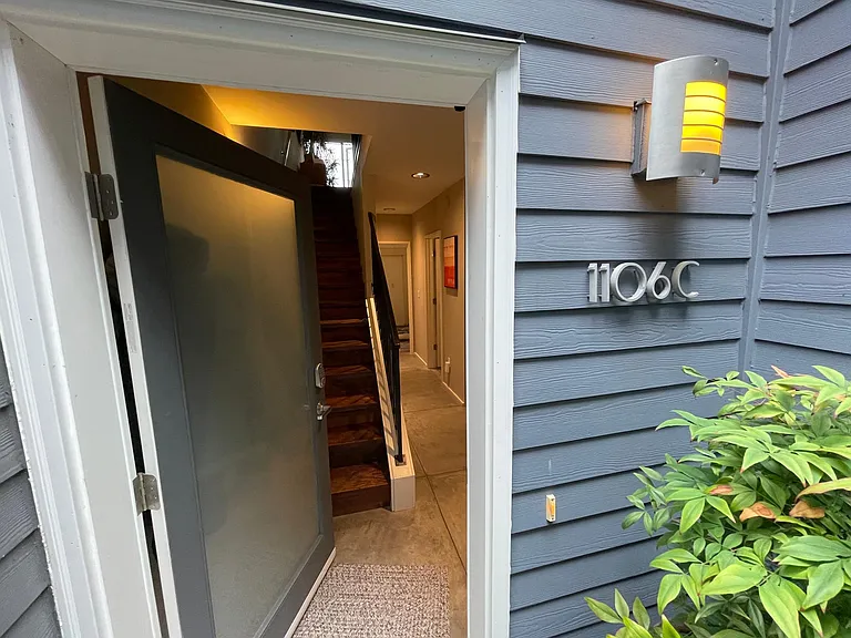 1106 E Howell St #C — Photo 1