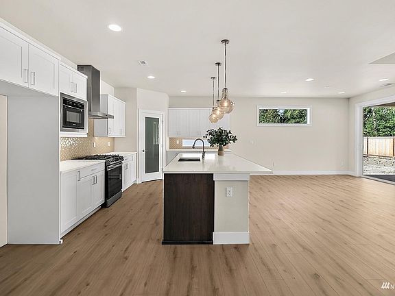 5th image of 10925 71st Ave E