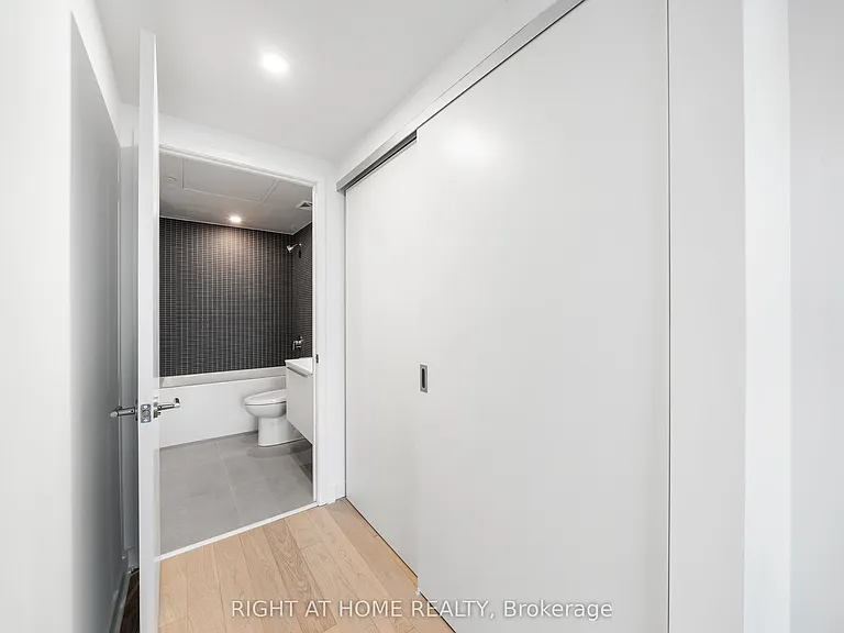 2720 Dundas St W #520 — Photo 17