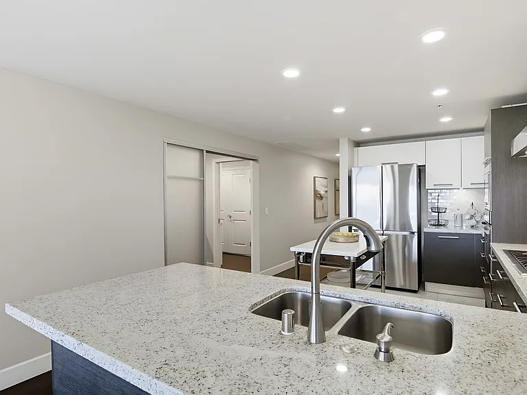 1431 Pac Hwy #415 — Photo 17
