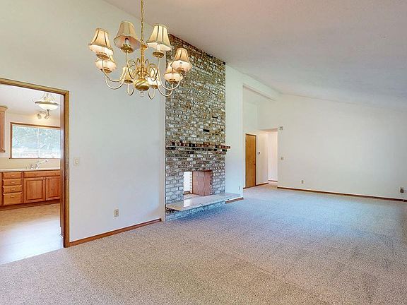 2nd image of 2229 Camas Ave