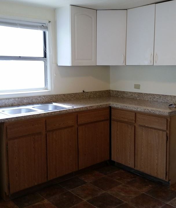 1st image of 905 N Naches Ave