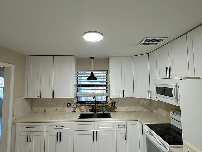 2525 Dean Rd — Photo 4