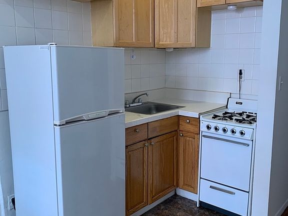 3rd image of 426 W 48th St APT 1FE