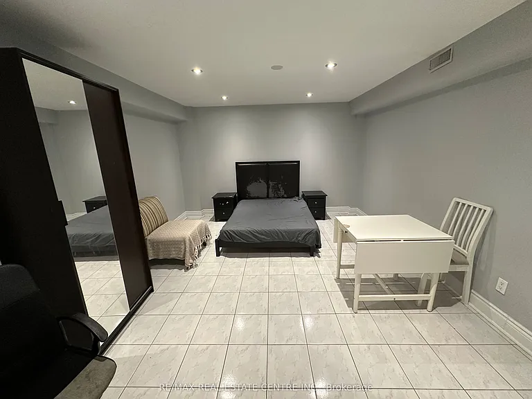 1876 Grosvenor Pl #BASEMENT — Photo 6