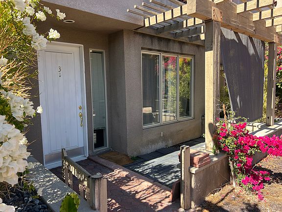 4th image of 448 S Oak Knoll Ave Unit 3